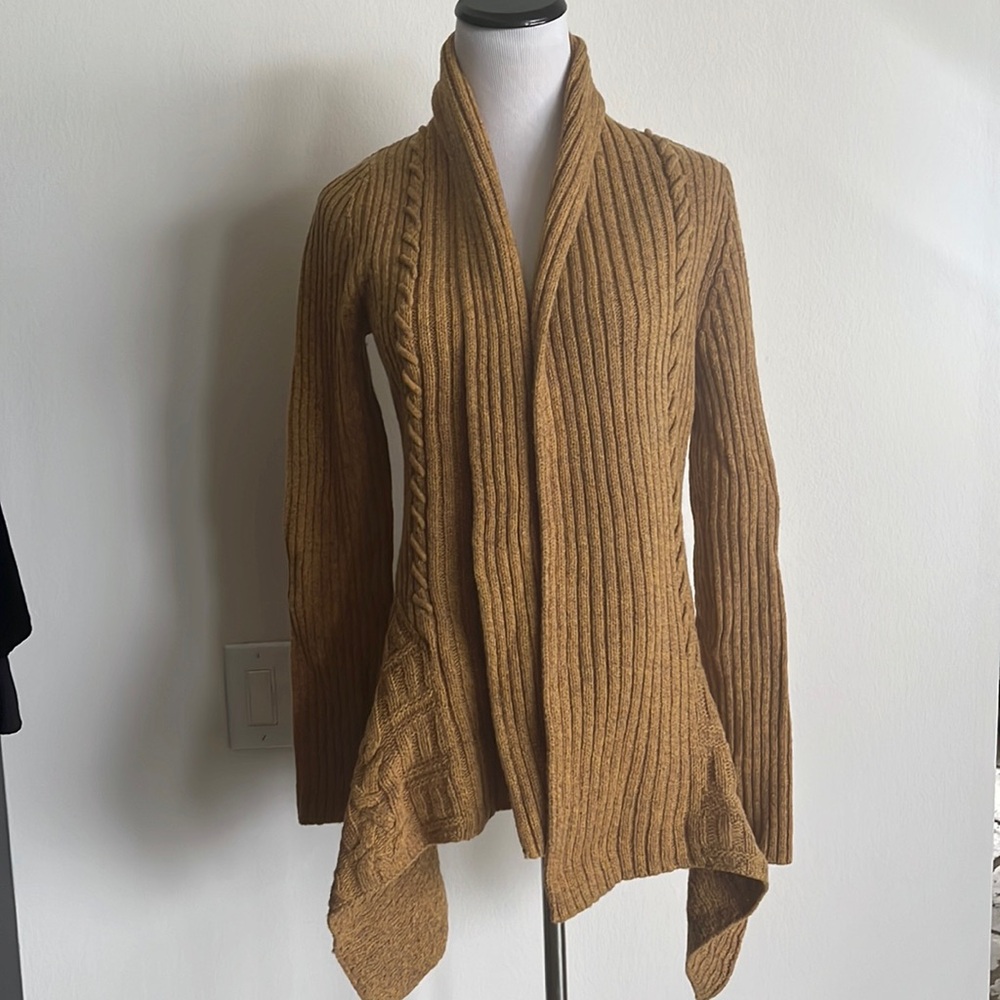 Woman’s cardigan size small brown yellow switcher